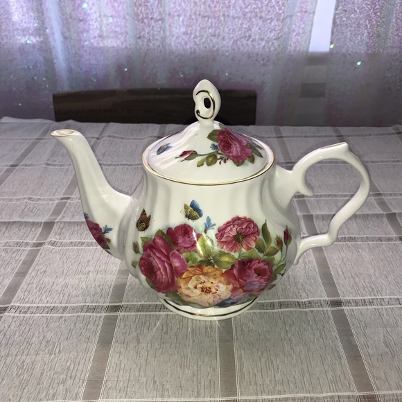 Stechkol Bone China Garden Roses teapot With Lid, 4 Cups (1 Mismatch) - Picture 3 of 13